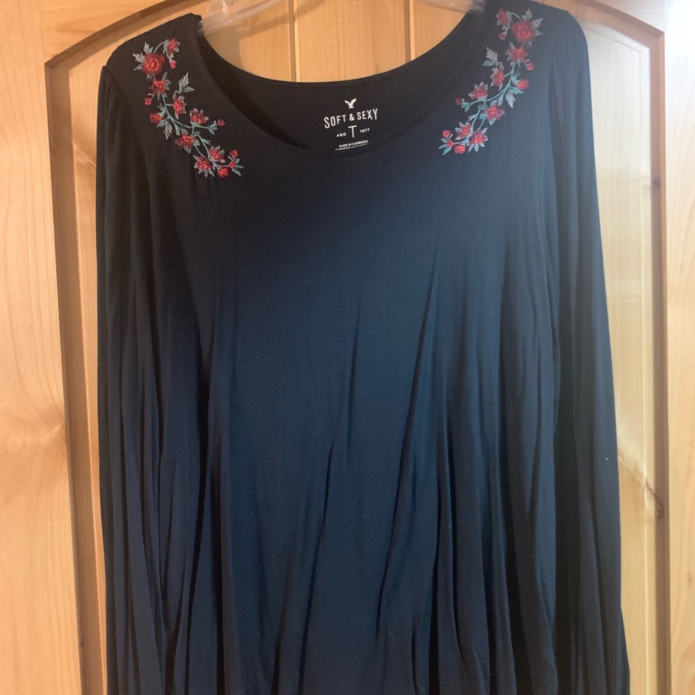Black long sleeve American Eagle top